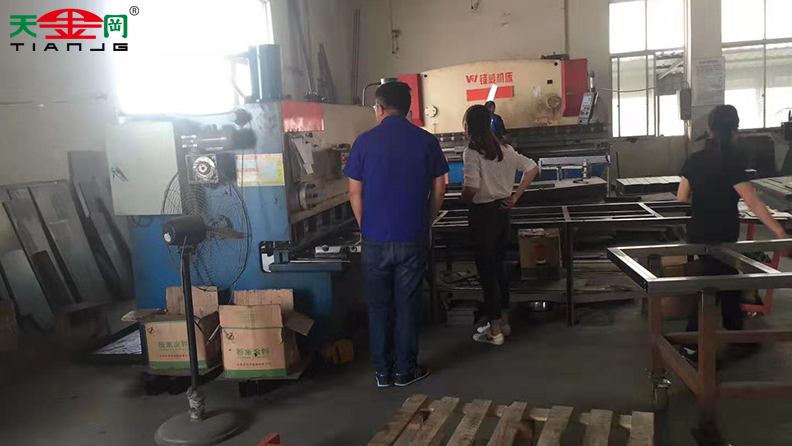 德資企業(yè)考察團(tuán)隊(duì)走進(jìn)工具柜廠家天金岡，實(shí)地參觀考察工廠！