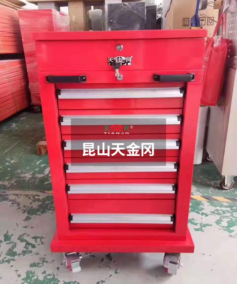 昆山天金岡年產(chǎn)17000臺鉗工工具柜，每一臺柜子的出庫都是用了心，認(rèn)了真的